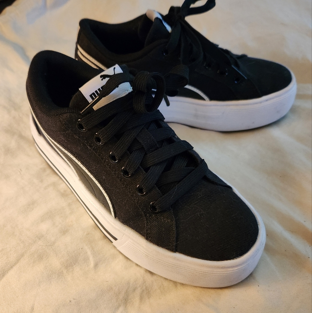 Puma Kaia 2.0 sneaker  size 5.5